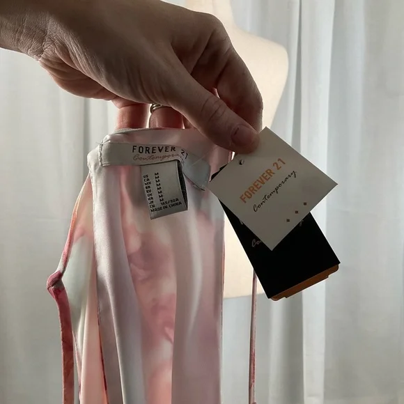 Forever 21 Floral Dress NWT - Picture 3 of 3